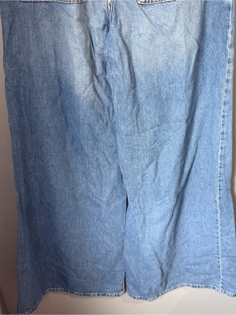 Pilcro The Jane High-Rise Wide-Leg Jeans
6/28 - Picture 10 of 11